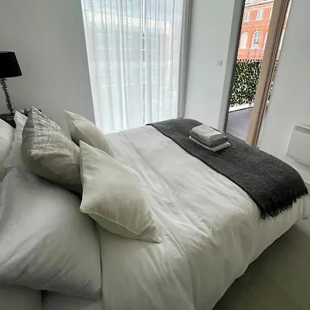 Luxury 2 Bed 2 Bath Apartment With Balcony, Fast Wifi In Birmingham City Centre Exterior photo