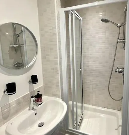 Luxury 2 Bed 2 Bath Apartment With Balcony, Fast Wifi In Birmingham City Centre Exterior photo