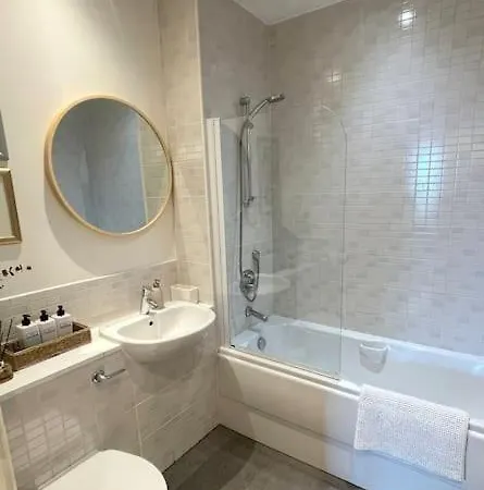 Luxury 2 Bed 2 Bath Apartment With Balcony, Fast Wifi In Birmingham City Centre Exterior photo