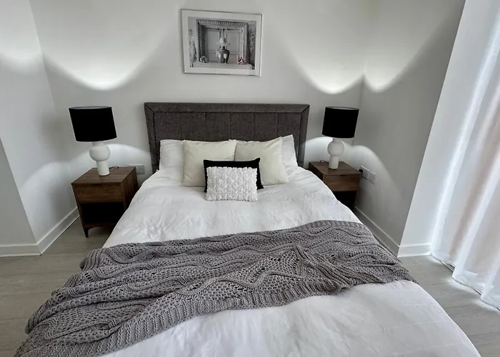 Luxury 2 Bed 2 Bath Apartment With Balcony, Fast Wifi In Birmingham City Centre
